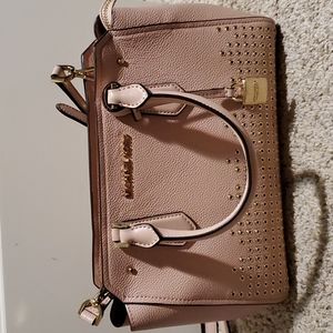 💥Good condition💥Michael Kors light pink purse with shoulder straps